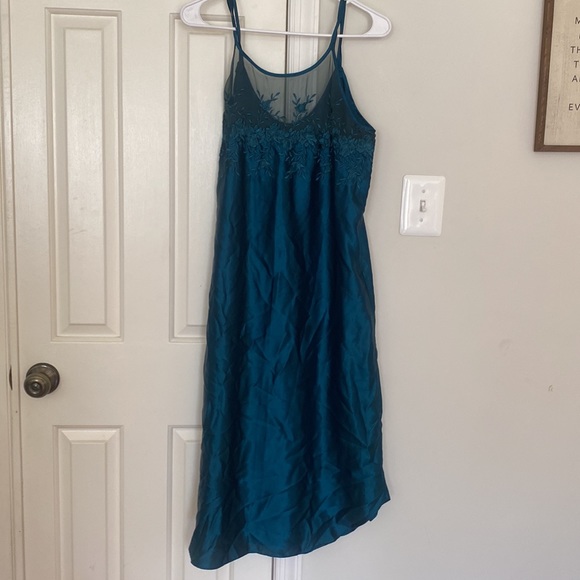 Sheer at the top with embroided flowers…double thin strap with scoop back…. - Picture 2 of 3